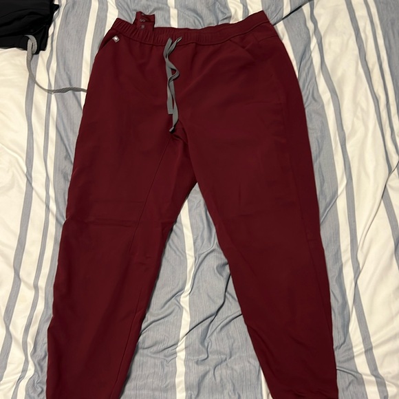 Figs Tansen Jogger Scrub Pants Size L, Maroon - Picture 1 of 1